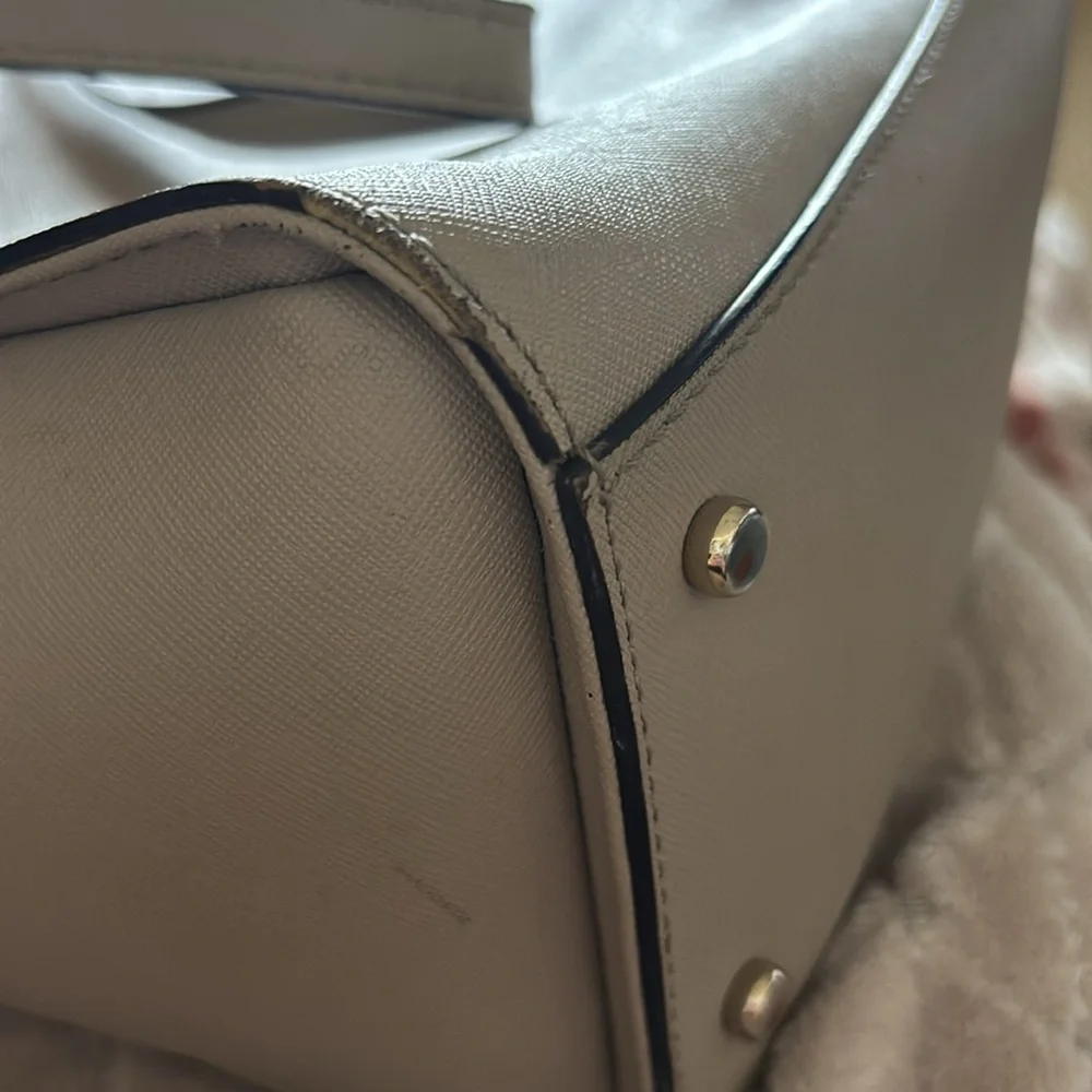 Kate Spade purse. This is a purse that can be rehabbed. - Picture 6 of 16